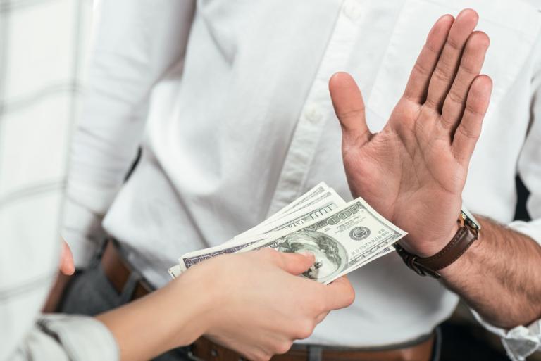 Entenda como funciona a anticorrupção em outros países