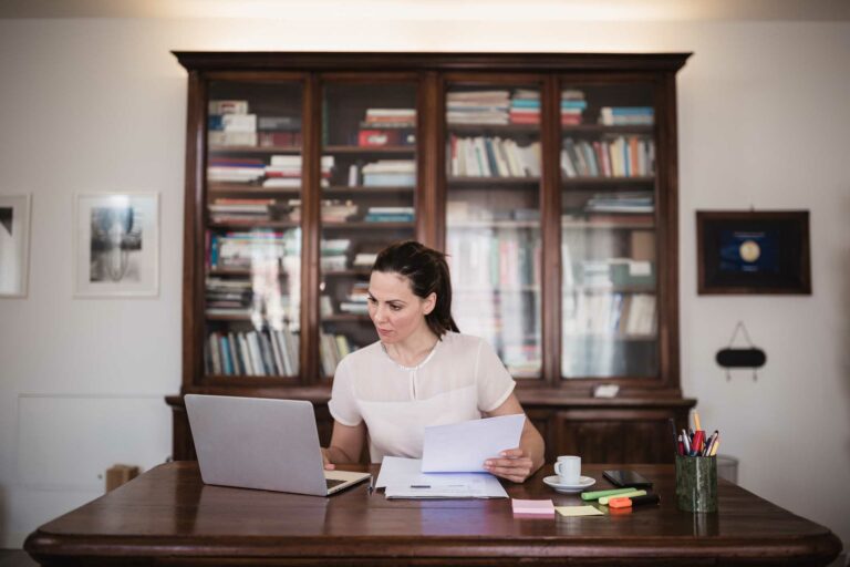 Qual a diferença entre arbitragem por equidade e por direito?